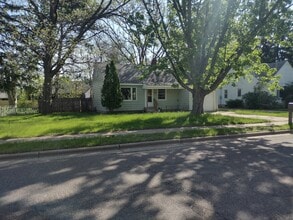 Building Photo - 1328 Wilson Dr