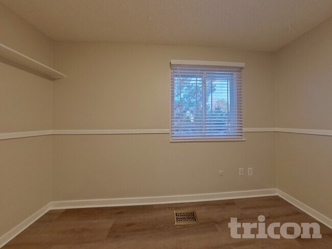 Foto del edificio - 3057 S Mobile Way