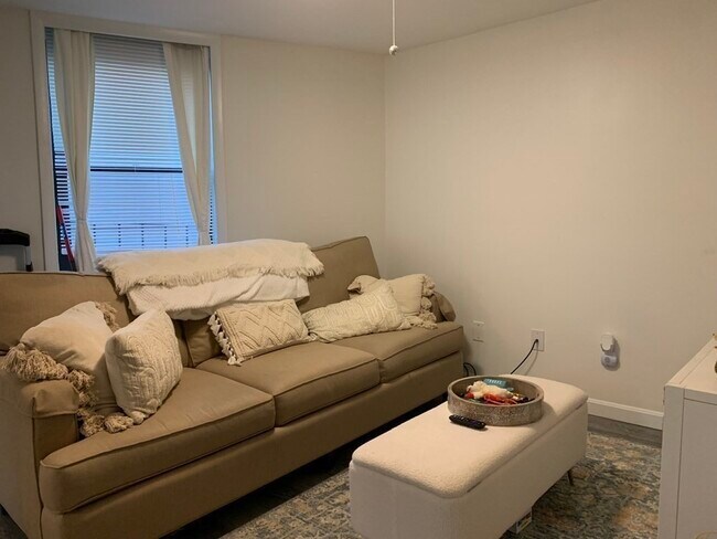 Building Photo - 126 Salem St