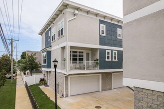 Building Photo - 3702 W Roland St