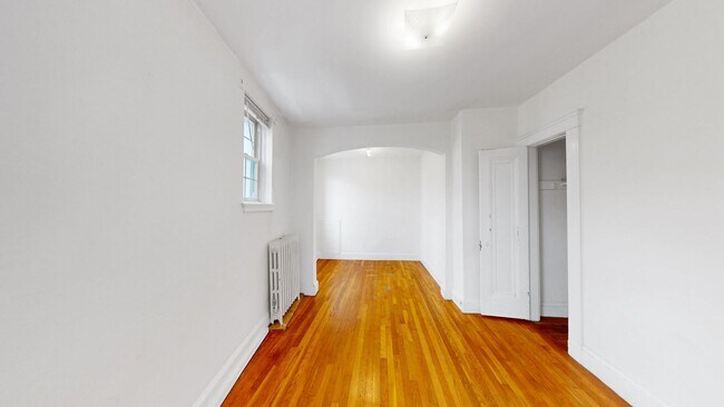 Foto del edificio - Medford Square 1-bed with heat and hot water included