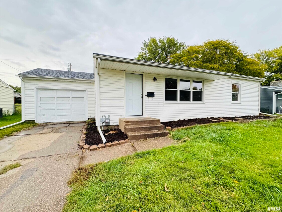 1604 Central Ave, Bettendorf, IA 52722 House Rental in Bettendorf, IA