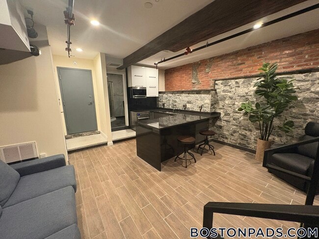 Foto del edificio - 1028a Commonwealth Ave