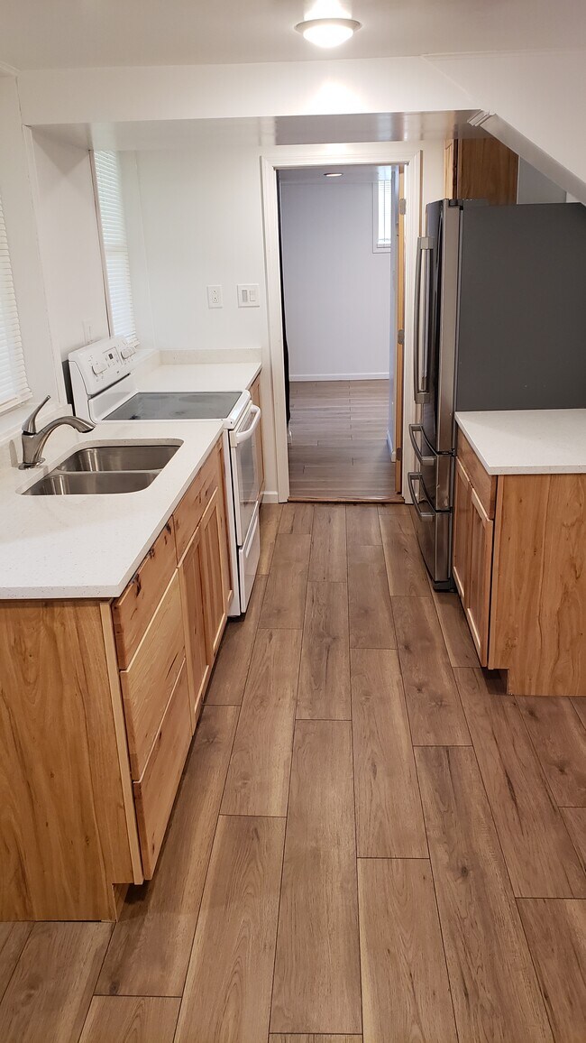 Kitchen - 619 N Genesee St