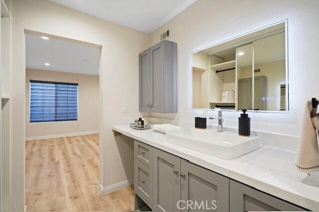 Foto del edificio - 21400 Burbank Blvd