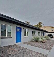 Building Photo - 1302 E Vista Ave