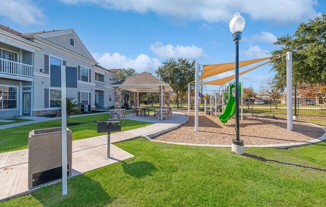 Building Photo - Lakeside Pointe Apartments & Townhomes