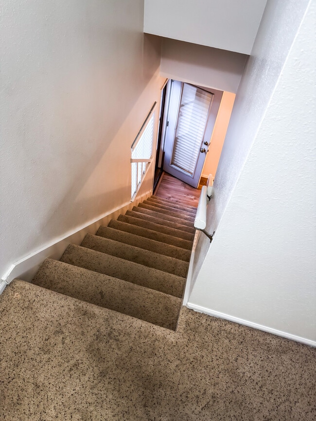 Foto del edificio - 220 E 8th Ave