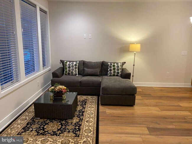 Foto del edificio - 1007 Morton Aly