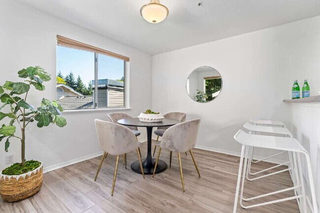 Foto del edificio - 19230 Forest Park Dr NE