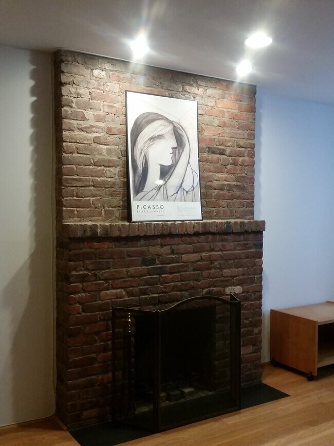 Foto del edificio - 418 E 9th St