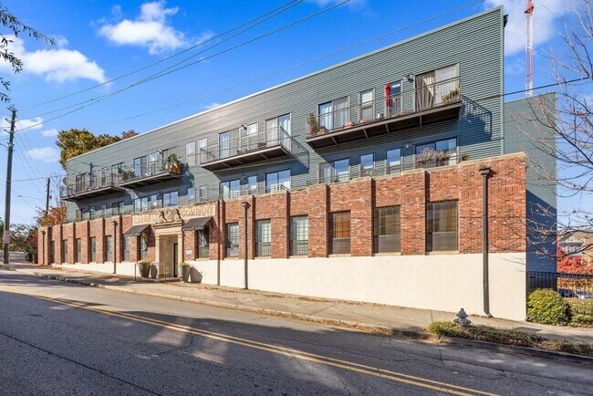 Foto del edificio - 200 North Highland Avenue Northeast