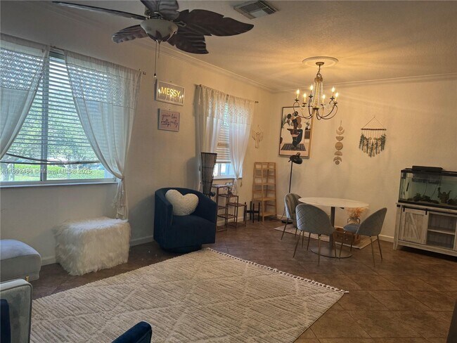 Foto del edificio - 3152 N Greenleaf Cir