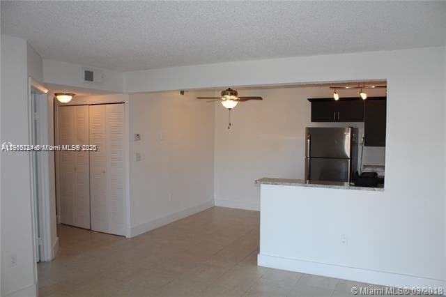 Building Photo - 250 Palm Cir W