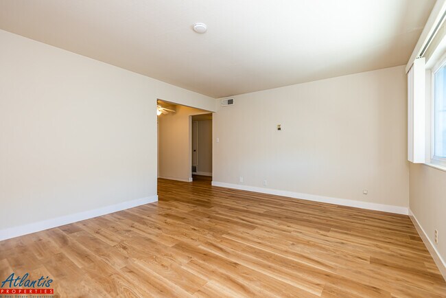 Building Photo - 642 Blythe Ct