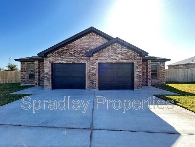 Foto del edificio - 201 Juniper Dr