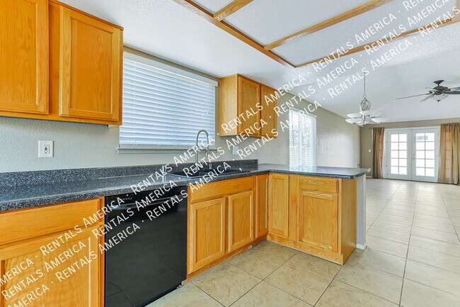 Foto del edificio - Awesome home in great location with RV gate!