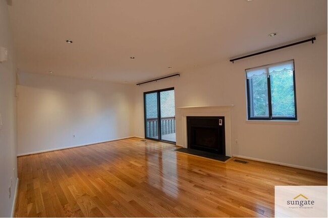 Foto del edificio - 418 Five Farms Ln