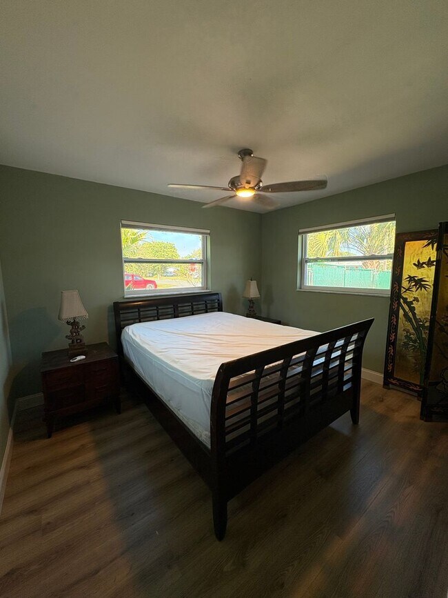 Foto del edificio - 3/2 Pool & Patio home in Stuart! Pool / Lawn care included!