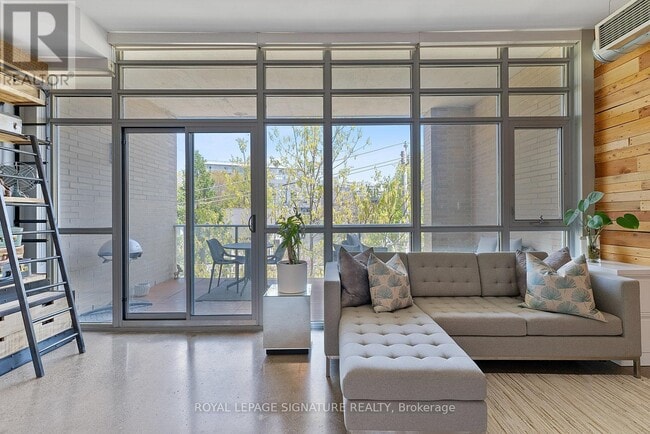 Photo du bâtiment - 52 Sumach St