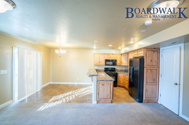 Foto del edificio - 3 Bed 3 Bath in Layton