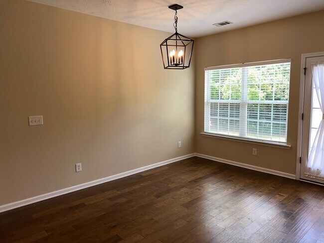 Building Photo - 172 Kline St NW