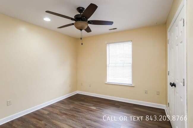 Foto del edificio - 9592 Crosscut Dr