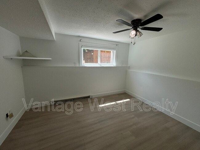 Photo du bâtiment - 907 Sutherland Ave