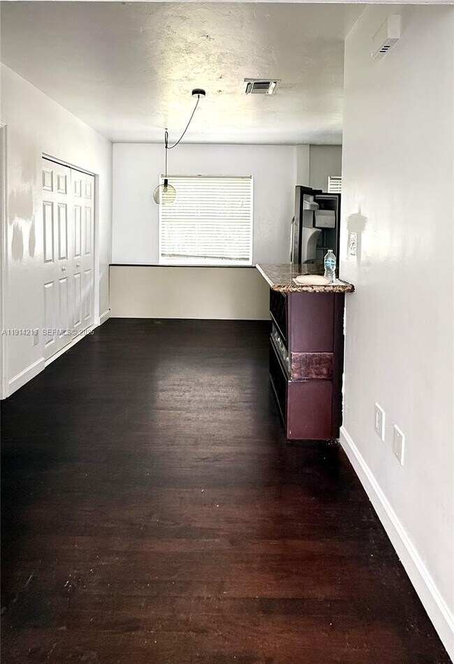 Foto del edificio - 755 NE 91st St