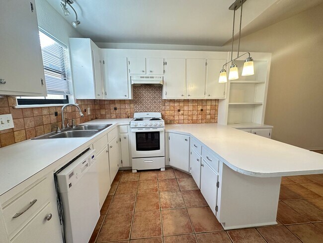 Foto del edificio - Cozy Townhome close to Mansfield Road....