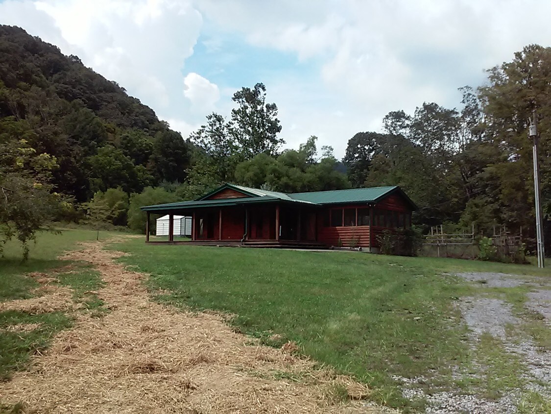 181 Mask Fork Ln, Camp Creek, WV 25820 House Rental in Camp Creek, WV