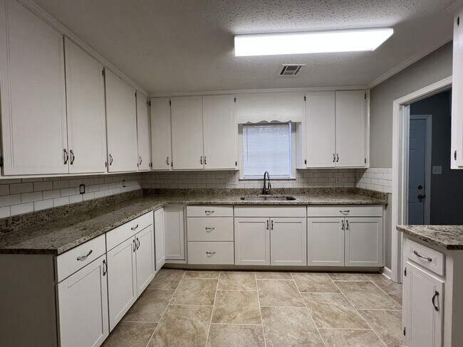 Foto del edificio - Home for Rent in Gunter Grove