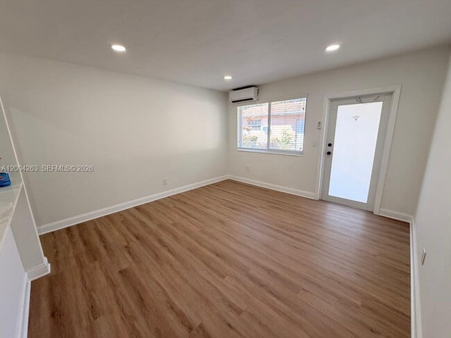 Foto del edificio - 95-97-97 NE 168th St