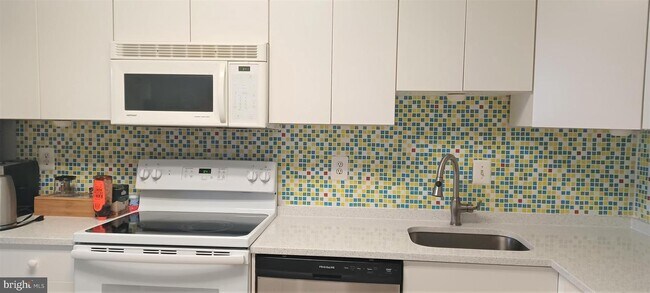Building Photo - 3709 S George Mason Dr