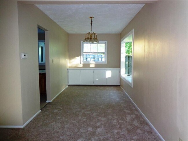 Building Photo - 6846 Hawthorne Ln