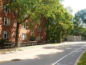 Building Photo - 42 Dean Rd
