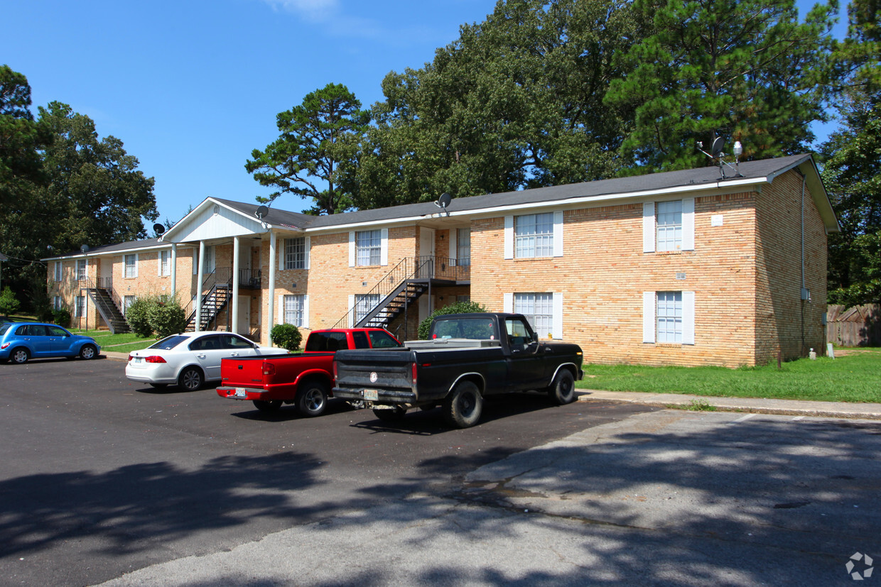 Foto principal - Pine Crest Apartments