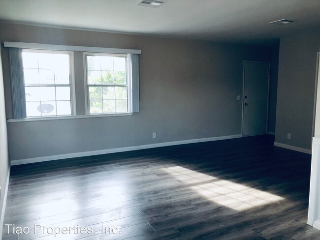 Foto del edificio - 5541-5555 Woodman Ave