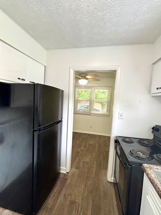 Foto del edificio - 7110-7112 Pin Oak Dr