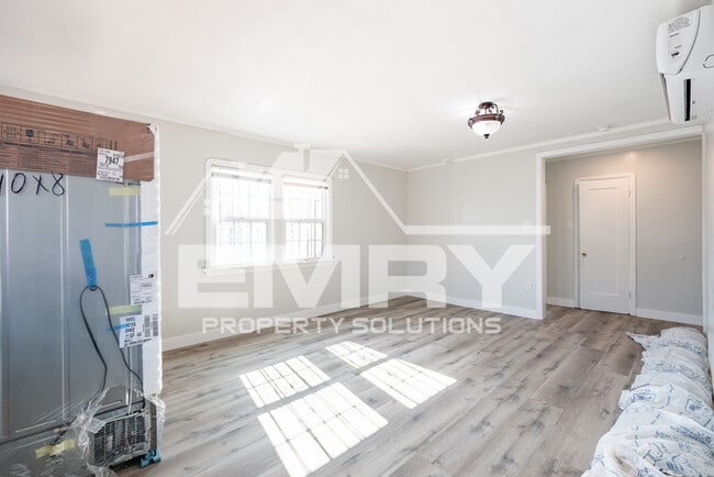 Building Photo - MOVE IN READY 2 BEDROOM 1 BATHROOM HOME IN LYNWOOD CA 90262