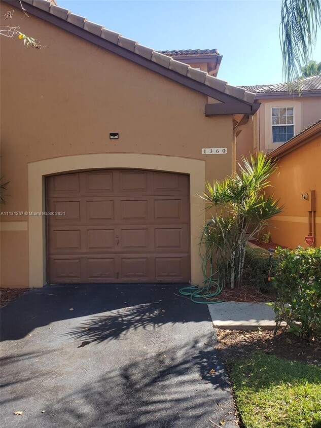 Primary Photo - 1360 Veracruz Ln