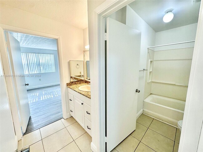Foto del edificio - 2246 SW 80th Ter