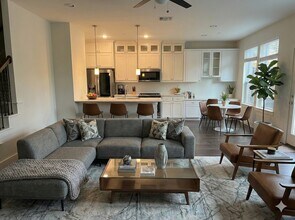 Building Photo - 2129 Lovedale Ave