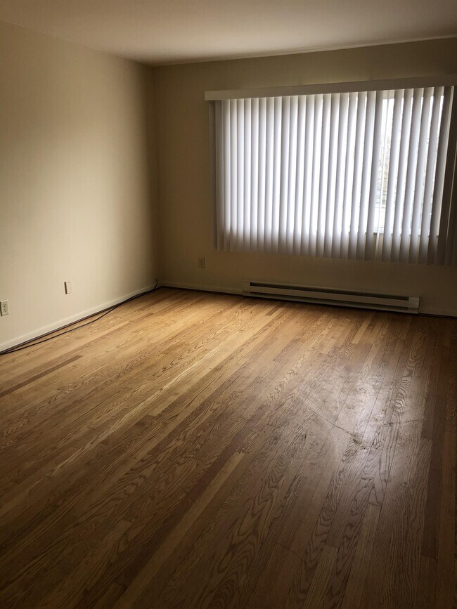 Building Photo - 4835 N Bolton Ave