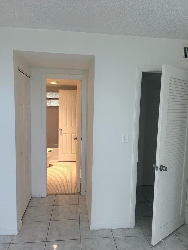 Foto del edificio - 15600 NW 7th Ave