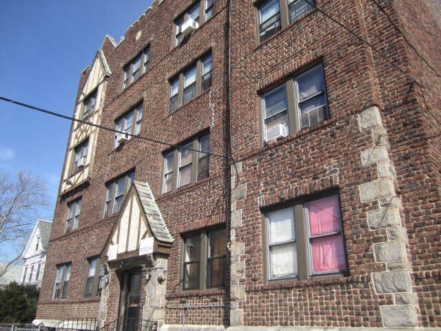 Building Photo - 237 Franklin Ave