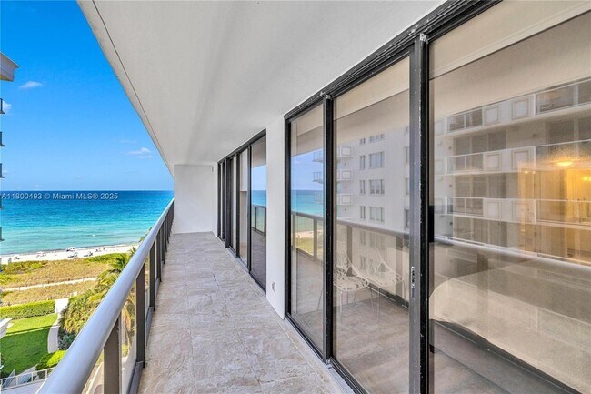 Foto del edificio - 9455 Collins Ave