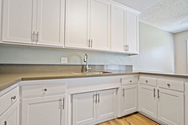 Foto del edificio - 4046-4052 Coco Avenue