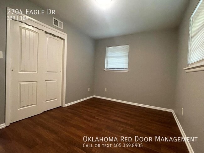 Building Photo - 2704 Eagle Dr