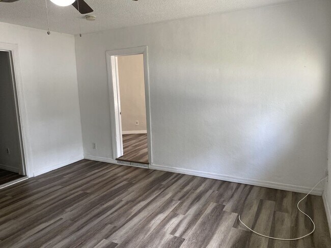 Foto del edificio - 3109 E Jefferson St